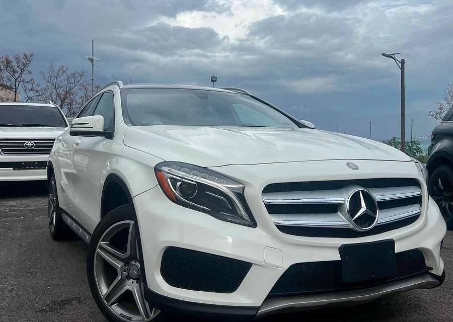 MERCEDES-BENZ GLA 250 4MATIC 2015